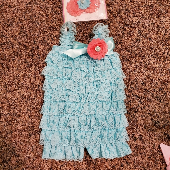 Lace romper - Picture 1 of 3